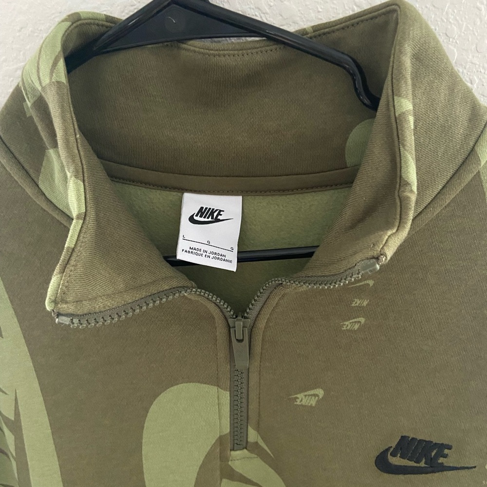 Nike Men’s Quarter-Zip Sweatshirt